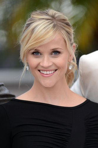 Reese was at the Cannes Film Festival in 2012 promoting her film Mud. She wore her long bangs to the side with a textured ponytail and natural-looking makeup.
Reese was at the Cannes Film Festival in 2012 promoting her film Mud. She wore her long bangs to the side with a textured ponytail and natural-looking makeup.