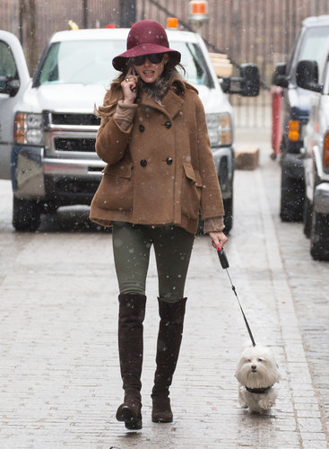 Olivia (stylishly) braved the March snow in NYC in a cropped peacoat, olive skinnies, and a pair of over-the-knee Stuart Weitzman boots.
Olivia (stylishly) braved the March snow in NYC in a cropped peacoat, olive skinnies, and a pair of over-the-knee Stuart Weitzman boots.