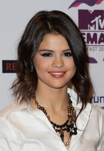 At the 2011 Europe Music Awards, Selena showed off a shorter bob hairstyle and elegant makeup palette that made for a more adult look.
At the 2011 Europe Music Awards, Selena showed off a shorter bob hairstyle and elegant makeup palette that made for a more adult look.