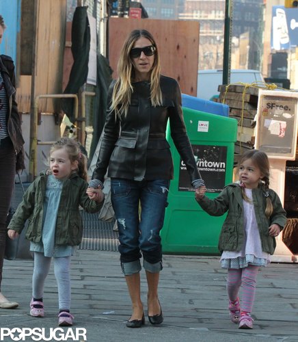 SJP Returns From Toronto For Double Mom Duty SJP Returns From Toronto For Double Mom Duty