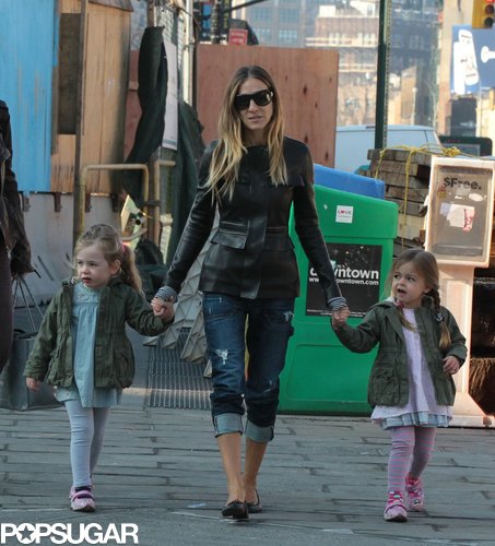 SJP Returns From Toronto For Double Mom Duty SJP Returns From Toronto For Double Mom Duty