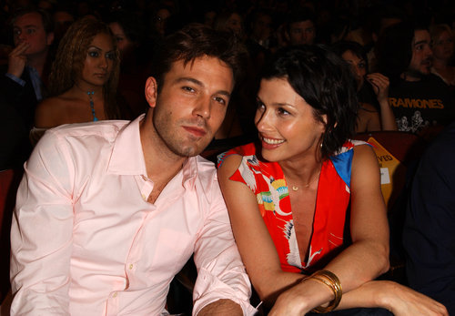 In 2002, Ben Affleck and Bridget Moynahan sat together in the audience while promoting The Sum of All Fears.
In 2002, Ben Affleck and Bridget Moynahan sat together in the audience while promoting The Sum of All Fears.