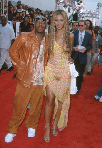 Sisqo and Beyoncé Knowles looked color-coordinated walking the red carpet together in 2000.
Sisqo and Beyoncé Knowles looked color-coordinated walking the red carpet together in 2000.
