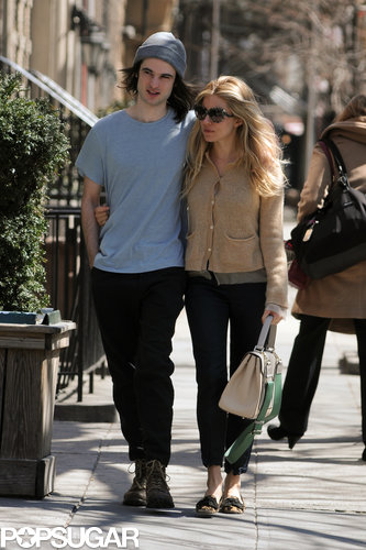 Sienna Miller and Tom Sturridge took a baby break for lunch in NYC.
Sienna Miller and Tom Sturridge took a baby break for lunch in NYC.