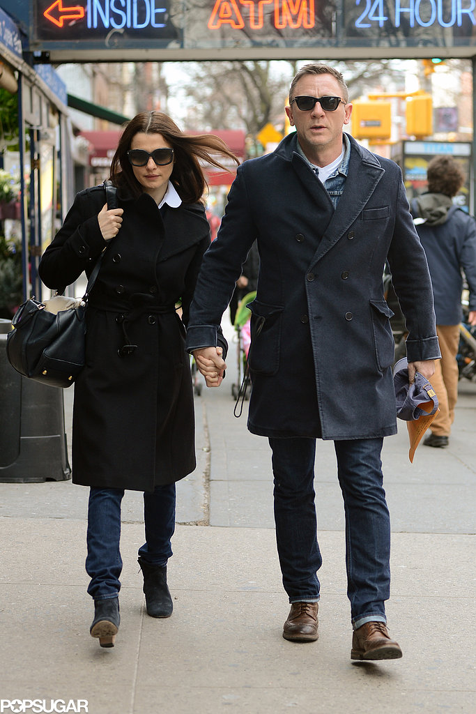  - Daniel-Craig-Rachel-Weisz-Hold-Hands-NYC-Photos