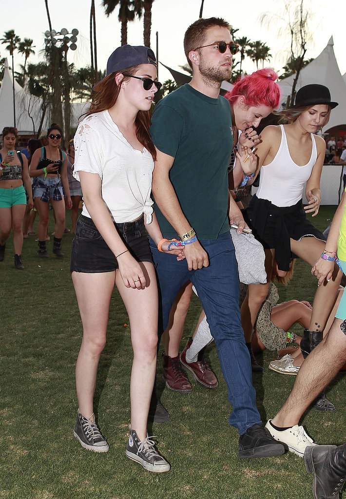 Robert Pattinson and Kristen Stewart held hands in 2013.
Robert Pattinson and Kristen Stewart held hands in 2013.