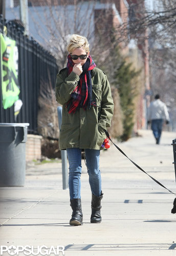 Michelle Williams Keeps It Casual During a Lucky Sunday Stroll Michelle Williams Keeps It Casual During a Lucky Sunday Stroll