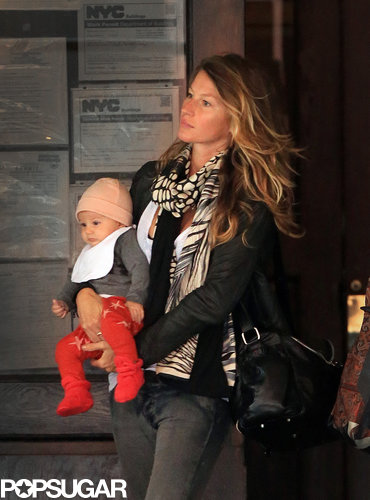 Gisele Bündchen carried baby Vivian for an NYC outing.
Gisele Bündchen carried baby Vivian for an NYC outing.