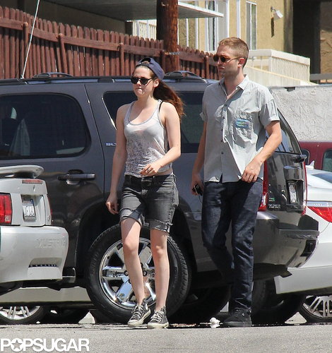 Rob and Kristen Share a Sweet Sushi Date Rob and Kristen Share a Sweet Sushi Date