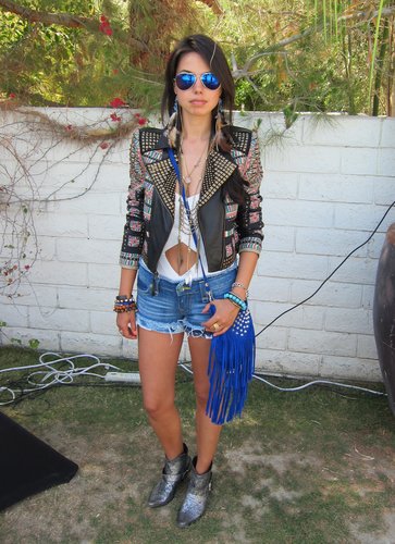 Sleek blue shades finished off this bold festival getup.
Source: Chi Diem Chau
Sleek blue shades finished off this bold festival getup.
Source: Chi Diem Chau