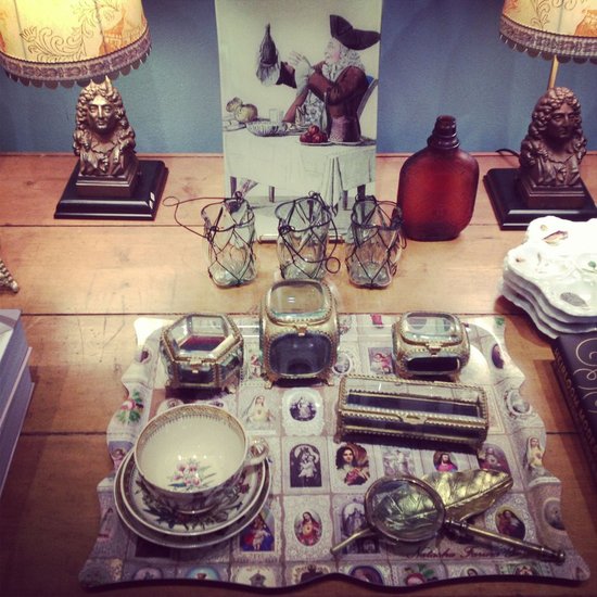 Our new favorite shop Nest showcased a perfectly styled vanity tray. Gold accents like the feather would make a great final touch to any coffee table or vanity tableau.
Our new favorite shop Nest showcased a perfectly styled vanity tray. Gold accents like the feather would make a great final touch to any coffee table or vanity tableau.