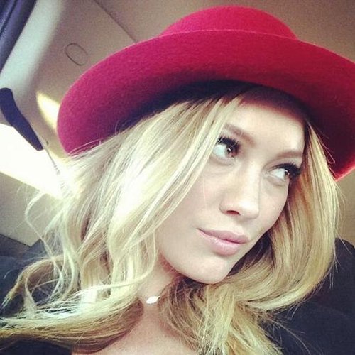 Hilary Duff shared a selfie and showed off her cute new red wide-brimmed hat.
Source: Twitter user HilaryDuff
Hilary Duff shared a selfie and showed off her cute new red wide-brimmed hat.
Source: Twitter user HilaryDuff