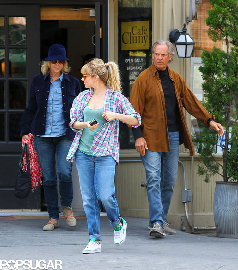 Sienna Miller took her parents out to lunch at Cafe Cluny in NYC.
Sienna Miller took her parents out to lunch at Cafe Cluny in NYC.
