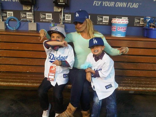 Britney Spears shared this photo of her and her boys in the Dodger dugout.
Source: Twitter user britneyspears
Britney Spears shared this photo of her and her boys in the Dodger dugout.
Source: Twitter user britneyspears