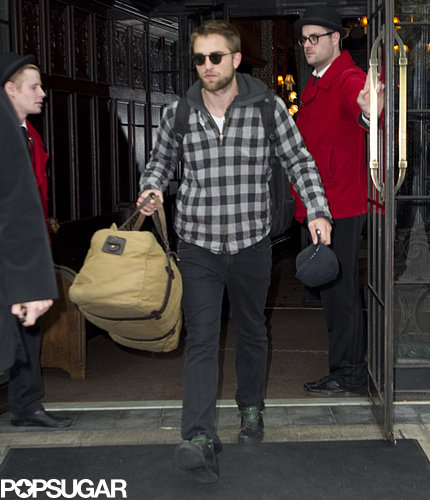 Robert Pattinson left his NYC hotel.
Robert Pattinson left his NYC hotel.