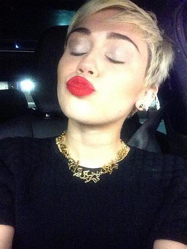 Miley Cyrus blew a red-lipped kiss to her followers.
Source: Twitter user MileyCyrus
Miley Cyrus blew a red-lipped kiss to her followers.
Source: Twitter user MileyCyrus