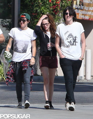 Kristen Surrounds Herself With Friends While Rob Parties in NYC Kristen Surrounds Herself With Friends While Rob Parties in NYC