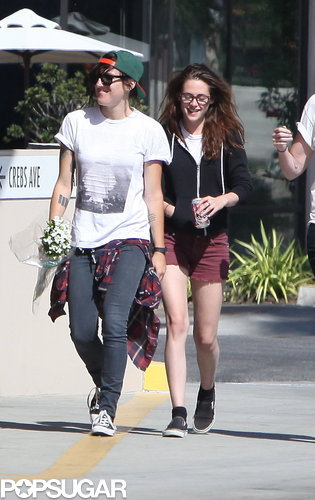Kristen Surrounds Herself With Friends While Rob Parties in NYC Kristen Surrounds Herself With Friends While Rob Parties in NYC