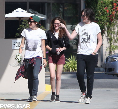 Kristen Surrounds Herself With Friends While Rob Parties in NYC Kristen Surrounds Herself With Friends While Rob Parties in NYC