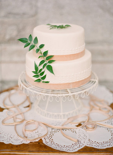 Just a hint of bead-like texture, lace, and leaves makes this one divine dessert.
Photo by KT Merry Photography via Style Me Pretty
Just a hint of bead-like texture, lace, and leaves makes this one divine dessert.
Photo by KT Merry Photography via Style Me Pretty