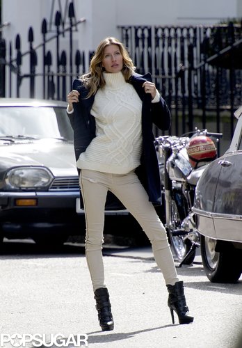 Gisele Bündchen Makes Her H&M Modeling Debut Gisele Bündchen Makes Her H&M Modeling Debut