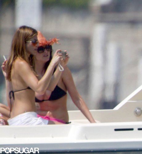 Jennifer Aniston buddied up with Lisa Snowdon to take pictures of their guys at Lake Como back in June 2004.
Jennifer Aniston buddied up with Lisa Snowdon to take pictures of their guys at Lake Como back in June 2004.