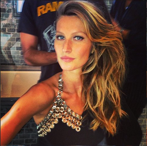 Gisele Bundchen shared a close-up of her hair, makeup, and beautiful Anthony Vaccarello mini.
Source: Twitter user giseleofficial
Gisele Bundchen shared a close-up of her hair, makeup, and beautiful Anthony Vaccarello mini.
Source: Twitter user giseleofficial