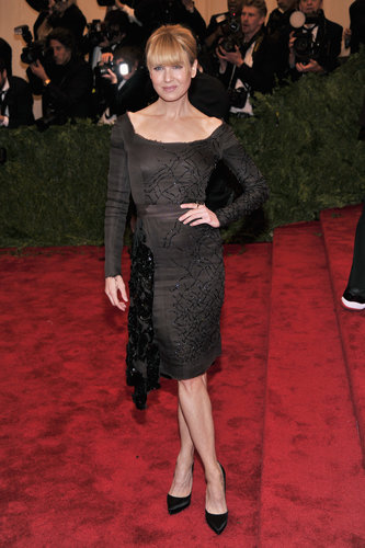 Renée Zellweger opted for a chocolate brown beaded knee-length dress by Prada.
Renée Zellweger opted for a chocolate brown beaded knee-length dress by Prada.