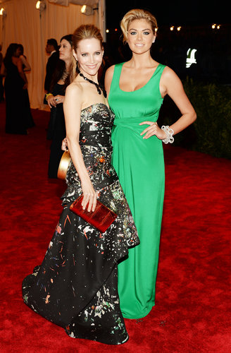 Leslie Mann chose a strapless printed J. Mendel gown with a red Jimmy Choo clutch, while Kate Upton stood out in her green Diane von Furstenberg number.
Leslie Mann chose a strapless printed J. Mendel gown with a red Jimmy Choo clutch, while Kate Upton stood out in her green Diane von Furstenberg number.