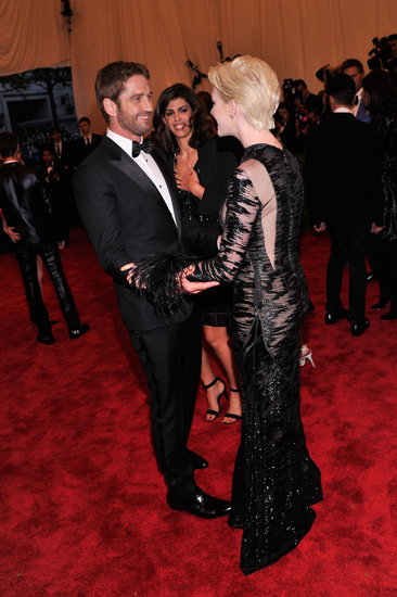 Gerard Butler stopped to chat with Anne Hathaway.
Gerard Butler stopped to chat with Anne Hathaway.