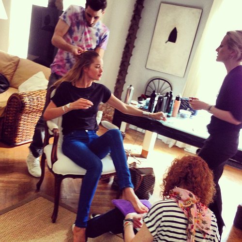 Doutzen Kroes was surrounded by her glam squad while getting ready for the night's festivities.
Source: Instagram user doutzenkroes1
Doutzen Kroes was surrounded by her glam squad while getting ready for the night's festivities.
Source: Instagram user doutzenkroes1