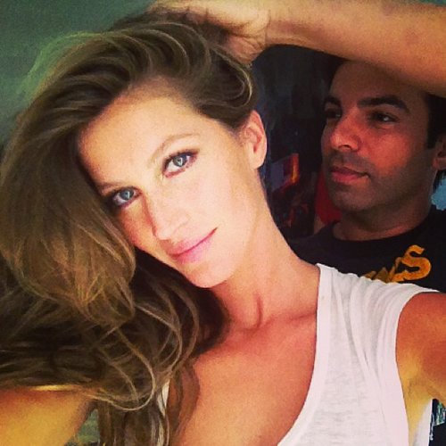Gorgeous hair and beautiful makeup are a Gisele Bündchen Met Gala staple.
Source: Instagram user giseleofficial
Gorgeous hair and beautiful makeup are a Gisele Bündchen Met Gala staple.
Source: Instagram user giseleofficial