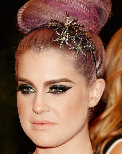 Kelly Osbourne wore a glimmering headband.
Kelly Osbourne wore a glimmering headband.