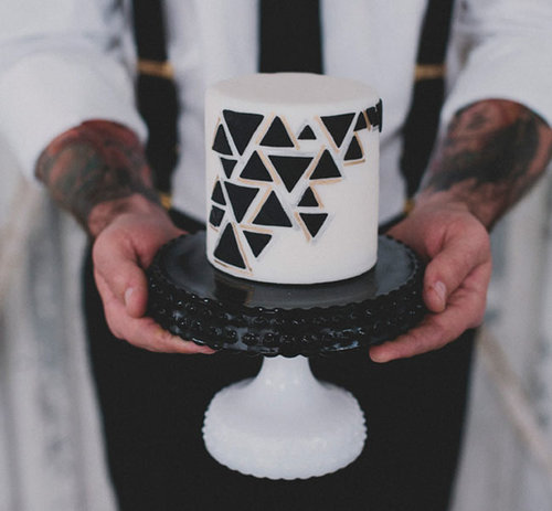 Although tiny, this cake pops with contemporary detail and a funky stand.
Photo by Carly Rae Weddings via Green Wedding Shoes
Although tiny, this cake pops with contemporary detail and a funky stand.
Photo by Carly Rae Weddings via Green Wedding Shoes