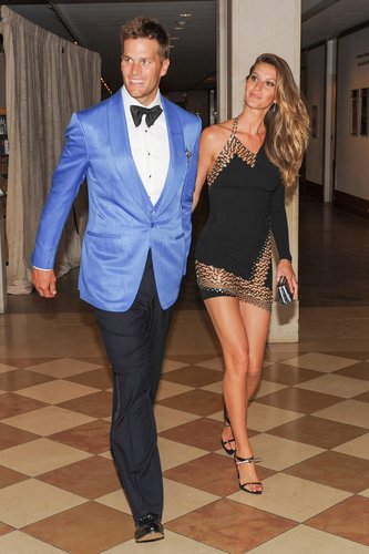 Tom Brady and Gisele Bündchen looked flawless before heading into the Met Gala dinner party.
Source: Billy Farrell/BFANYC.com
Tom Brady and Gisele Bündchen looked flawless before heading into the Met Gala dinner party.
Source: Billy Farrell/BFANYC.com