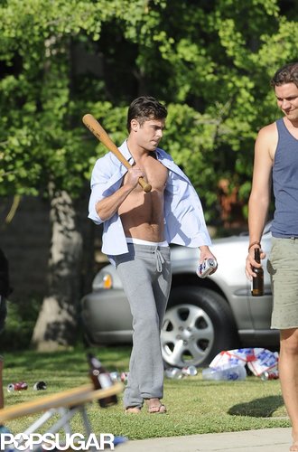 Zac Efron Flashes His Tanned Abs For the Cameras Zac Efron Flashes His Tanned Abs For the Cameras