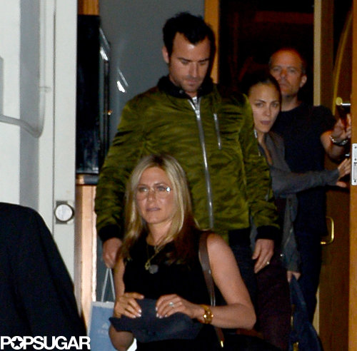 Justin Theroux wore a green jacket.
Justin Theroux wore a green jacket.