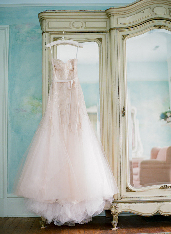 Hanging Dress Hanging Dress