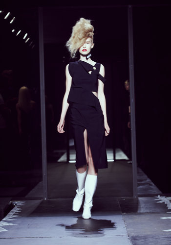 A look from the JW Anderson for Versus collection.
Photo courtesy of Versace
A look from the JW Anderson for Versus collection.
Photo courtesy of Versace