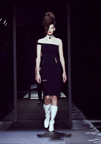 A look from the JW Anderson for Versus collection.
Photo courtesy of Versace
A look from the JW Anderson for Versus collection.
Photo courtesy of Versace