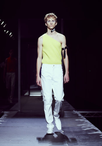 A look from the JW Anderson for Versus collection.
Photo courtesy of Versace
A look from the JW Anderson for Versus collection.
Photo courtesy of Versace