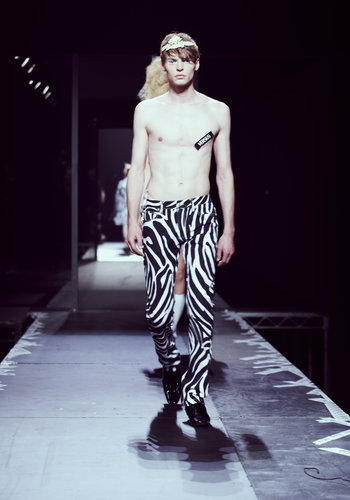 A look from the JW Anderson for Versus collection.
Photo courtesy of Versace
A look from the JW Anderson for Versus collection.
Photo courtesy of Versace