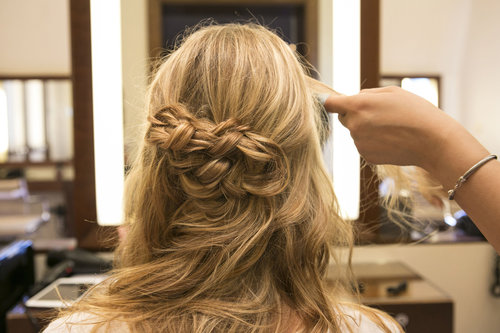 As you can see, the braids are more concentrated on the left side of the head. To balance the look, take a small section from the right side and start a small braid.
As you can see, the braids are more concentrated on the left side of the head. To balance the look, take a small section from the right side and start a small braid.