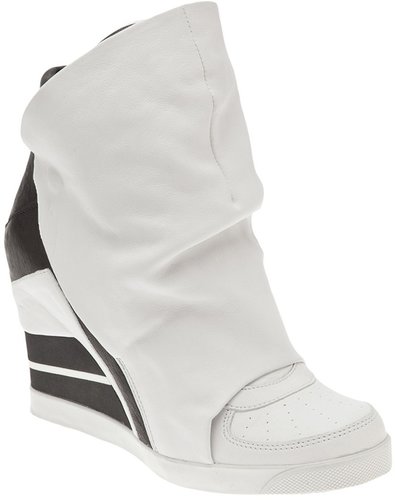 Cinzia Araia shield wedge