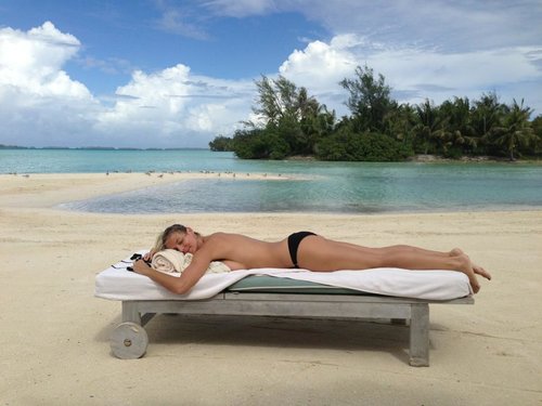 Heidi Klum relaxed on a chaise in December 2012.
Source: Twitter user heidiklum
Heidi Klum relaxed on a chaise in December 2012.
Source: Twitter user heidiklum