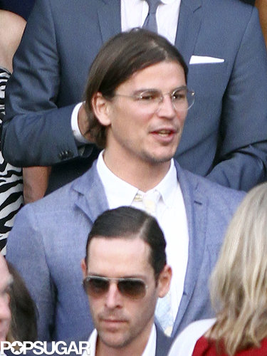 Josh Hartnett wore glasses.
Josh Hartnett wore glasses.
