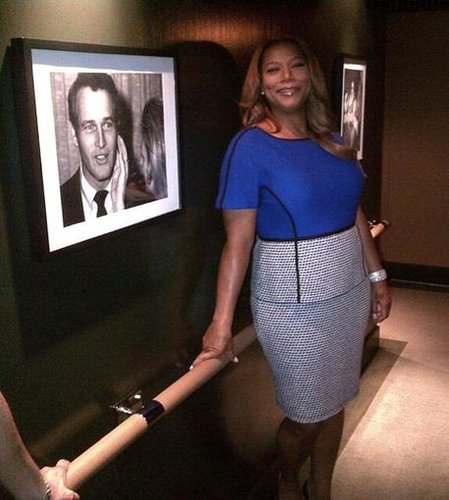 Queen Latifah posed near a photo of Paul Newman before doing some press in Canada.
Source: Twitter user IAMQUEENLATIFAH
Queen Latifah posed near a photo of Paul Newman before doing some press in Canada.
Source: Twitter user IAMQUEENLATIFAH