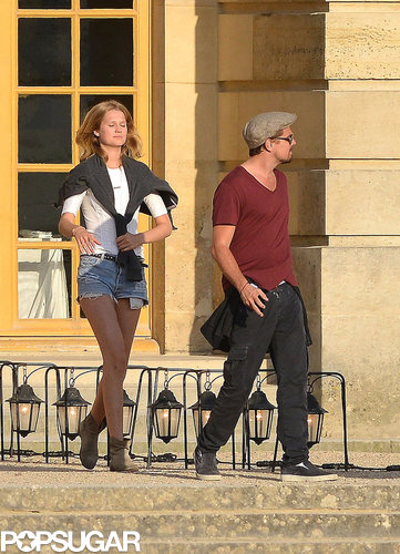 Toni Garrn ran after Leonardo DiCaprio.
Toni Garrn ran after Leonardo DiCaprio.