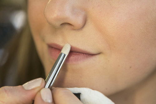 She also added the gold shadow to the Cupid's bow for a hint of sheen.
She also added the gold shadow to the Cupid's bow for a hint of sheen.