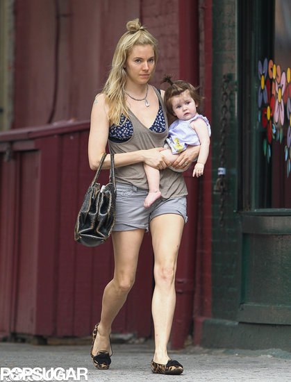 Sienna Miller carried Marlowe for a walk around the West Village in NYC.
Sienna Miller carried Marlowe for a walk around the West Village in NYC.